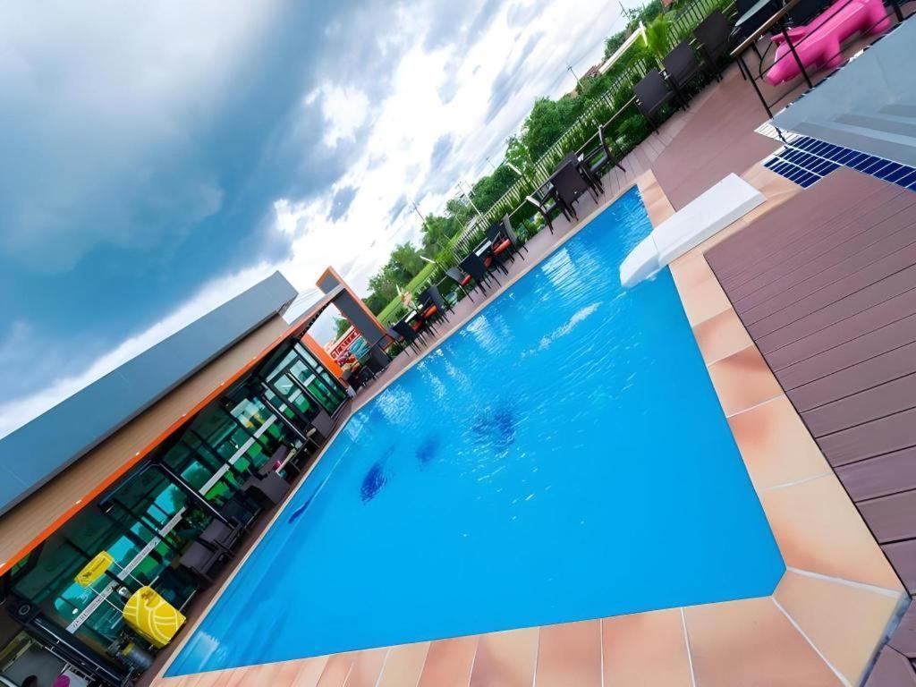 Gt Residence Hotel Buriram Exterior foto