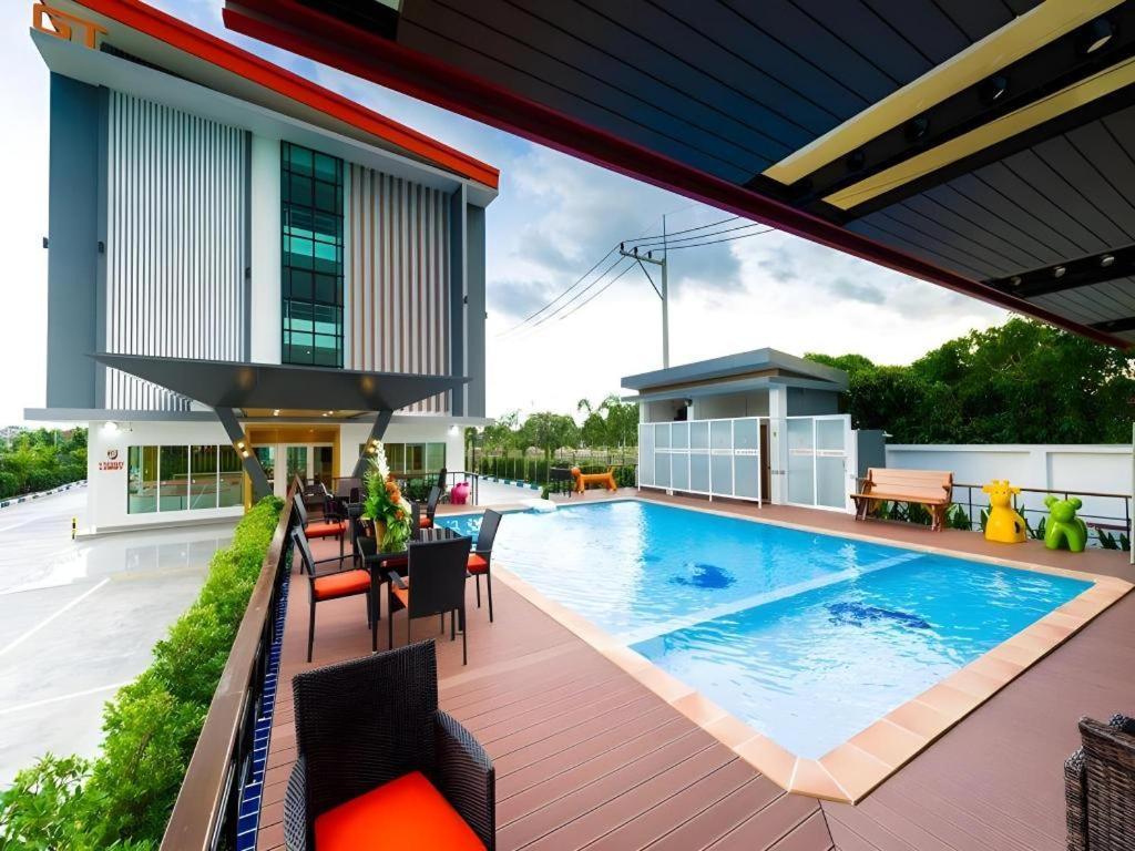 Gt Residence Hotel Buriram Exterior foto